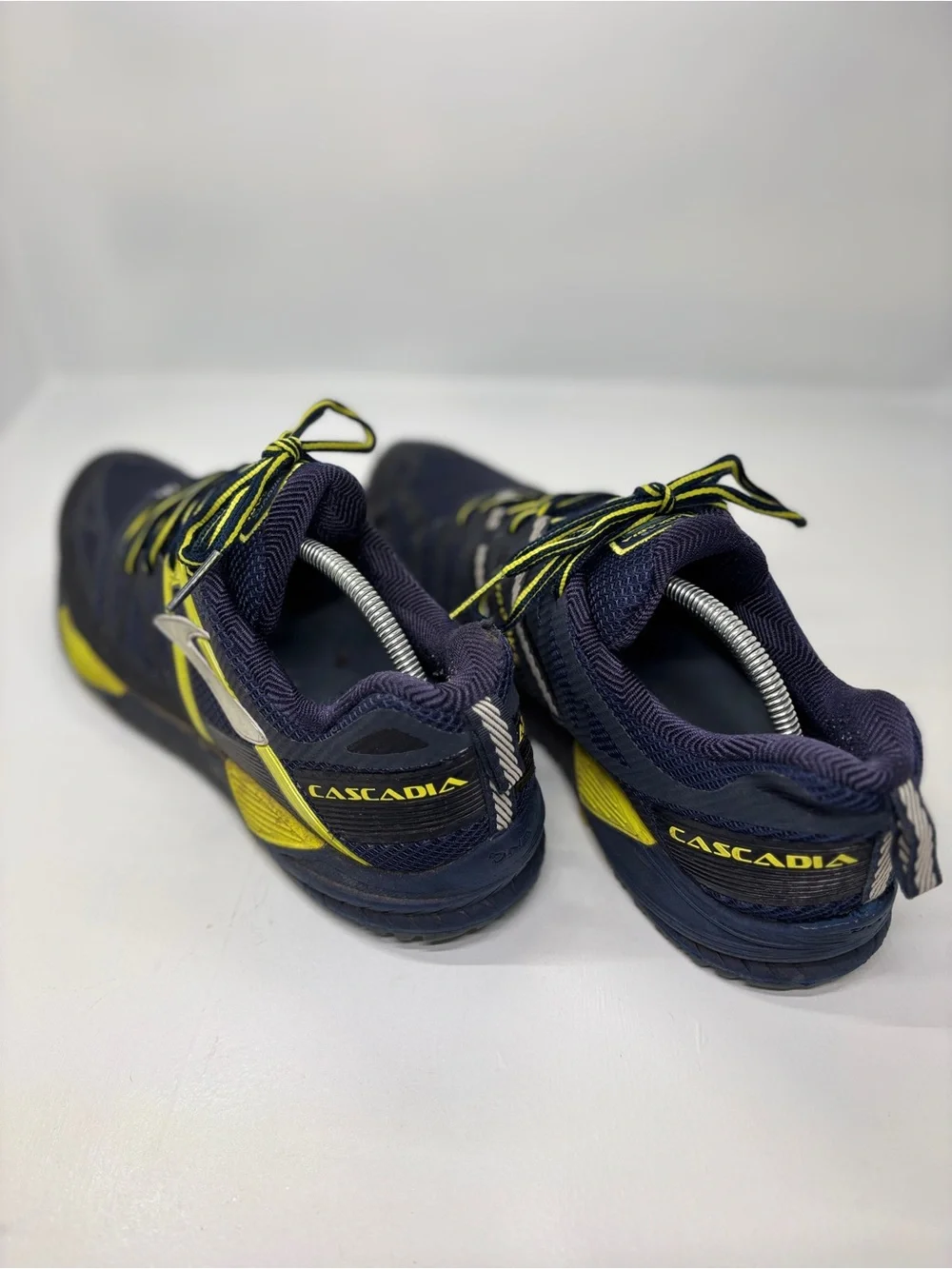 Brooks Cascadia 10 Trail Running Shoes Men’s 12 Navy Yellow 110187